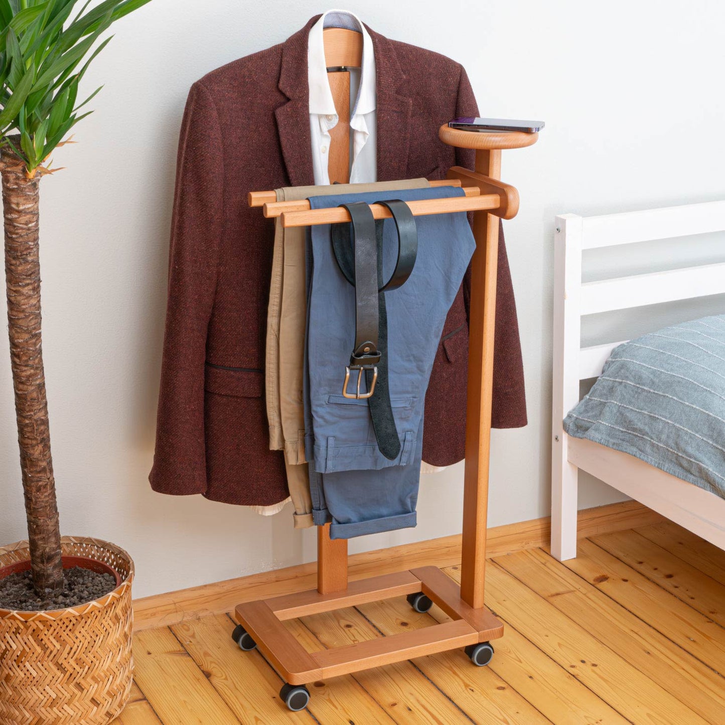 Valet Stand, Clothes Valet, 1 Clothes Hanger, 3 Trouser Rods, 1 Handy Storage Shelf, Wood, cherry, Tatkraft Lord, 17