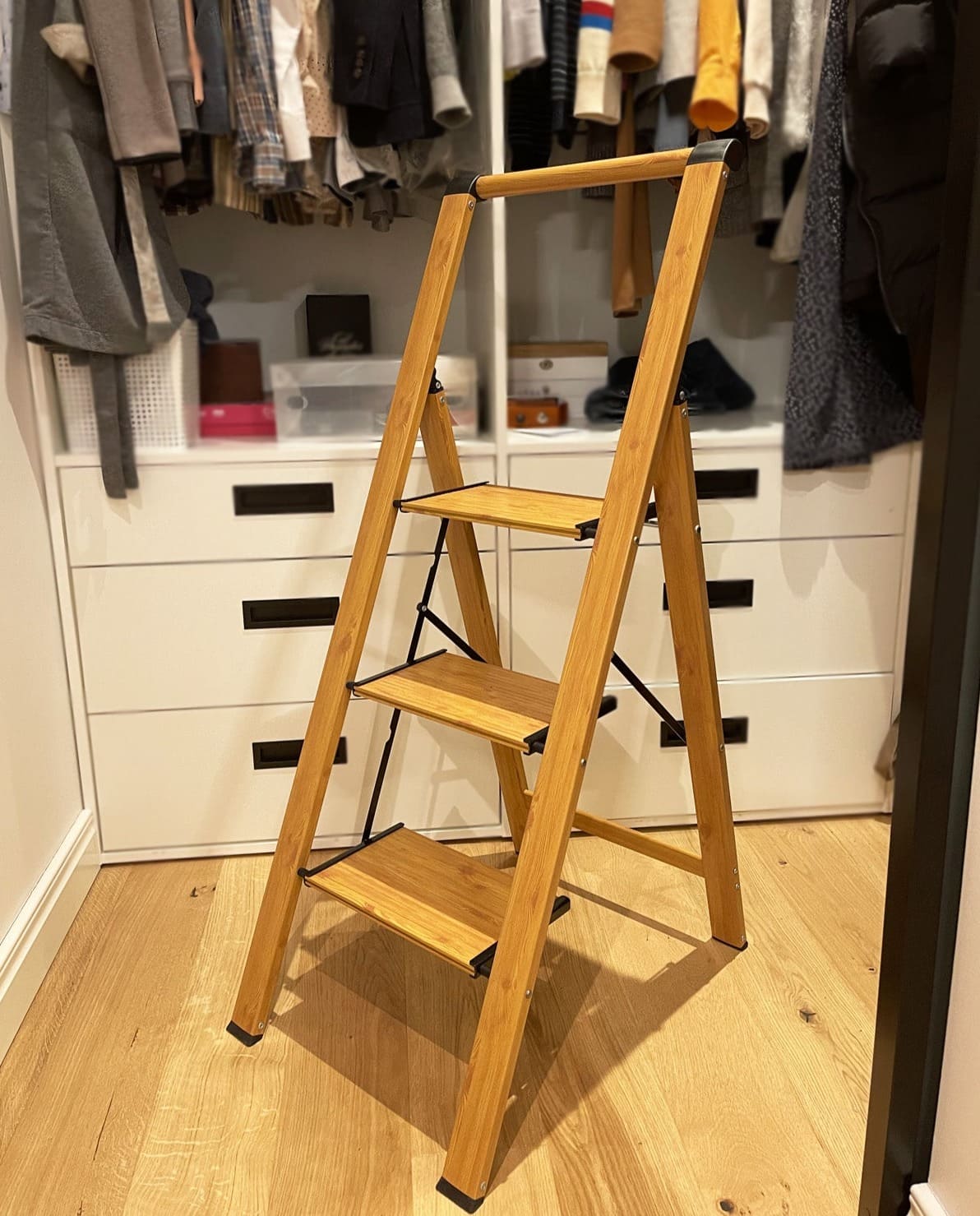 3 Step Ladder, Foldable Kitchen Step with Safety Handrail, Anti-Slip Steps, Holds up to 150kg, Aluminum, Oak Wood, Tatkraft Up, 4