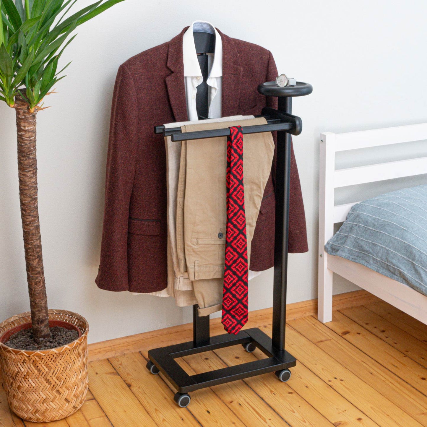Valet Stand, Clothes Valet, 1 Clothes Hanger, 3 Trouser Rods, 1 Handy Storage Shelf, Wood, Black, Tatkraft Baron, 15