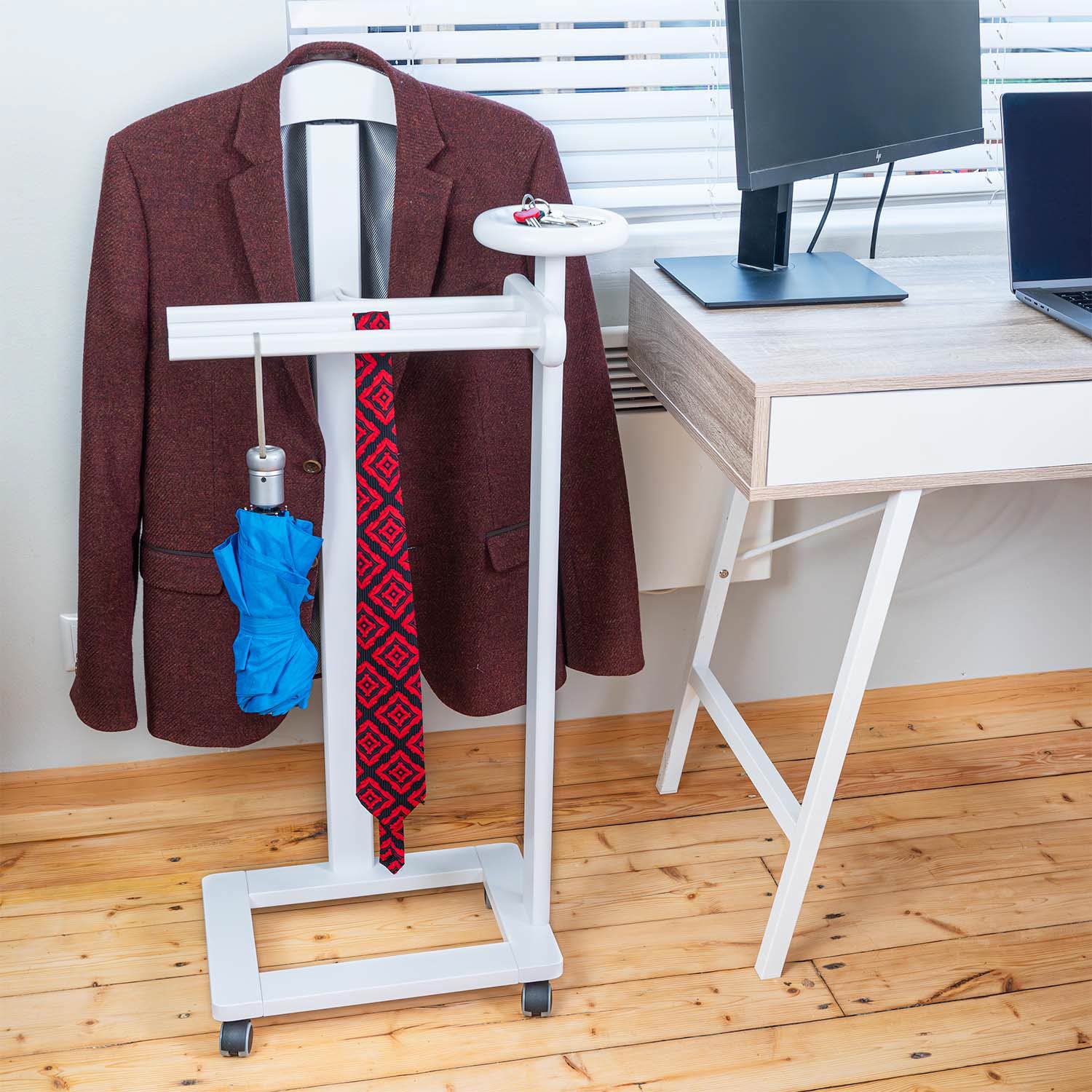 Valet de Chambre Bois, Composé d'un cintre, 3 porte-pantalons et d'une tablette de rangement, blanc, Tatkraft Graf, 7