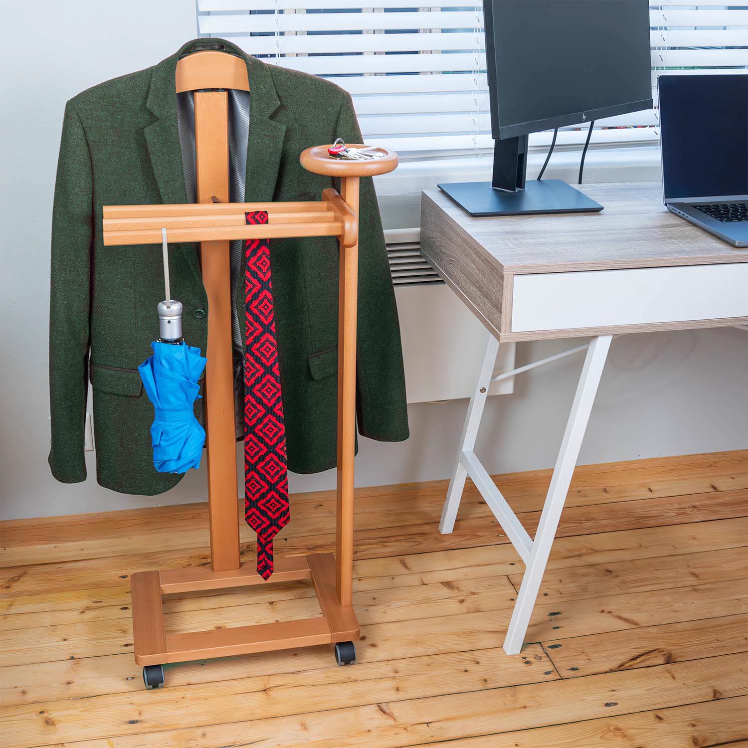 Valet de Chambre Bois, Composé d'un cintre, de 3 porte-pantalons et d'une tablette de rangement, cerise, Tatkraft Lord, 13